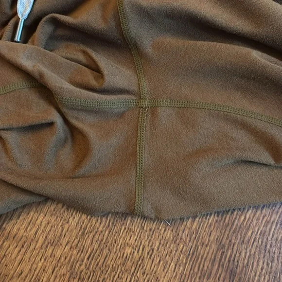 Vuori women’s joggers size XS - Picture 5 of 6